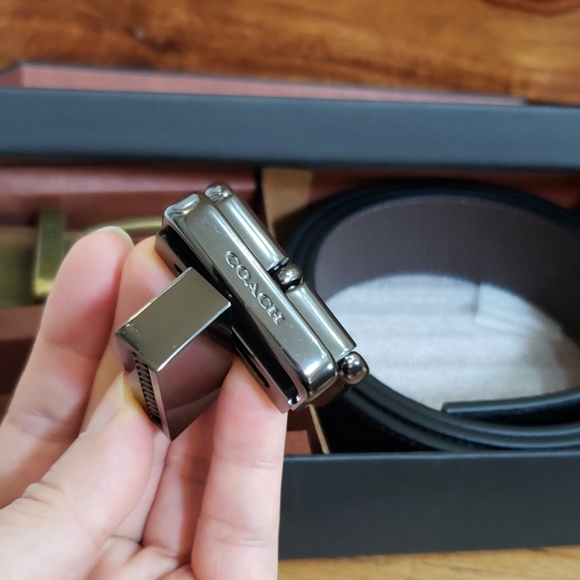 New in Box Coach Men's Cut to Fit Reversible Belt - Picture 4 of 5